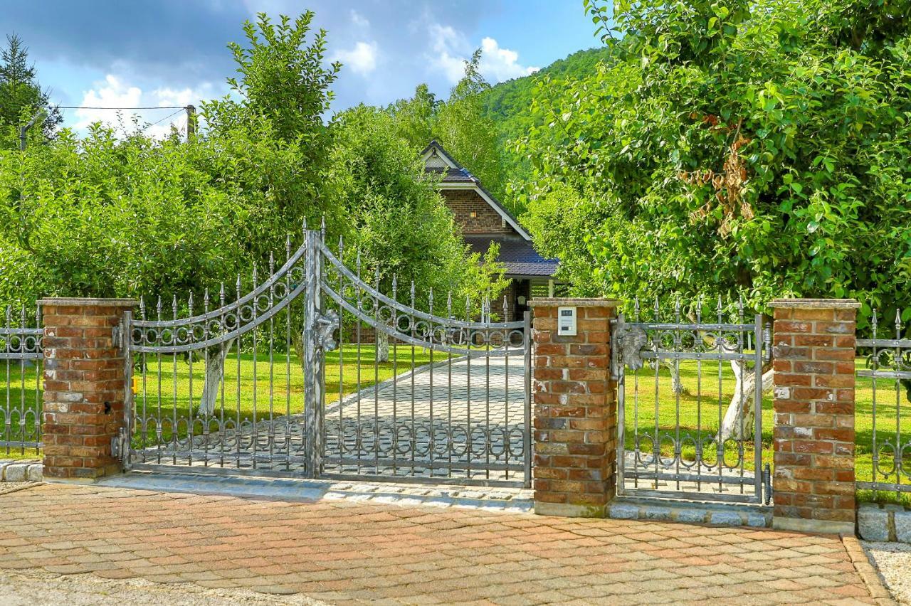 Holiday Home Villa Sara Bihać Exterior foto